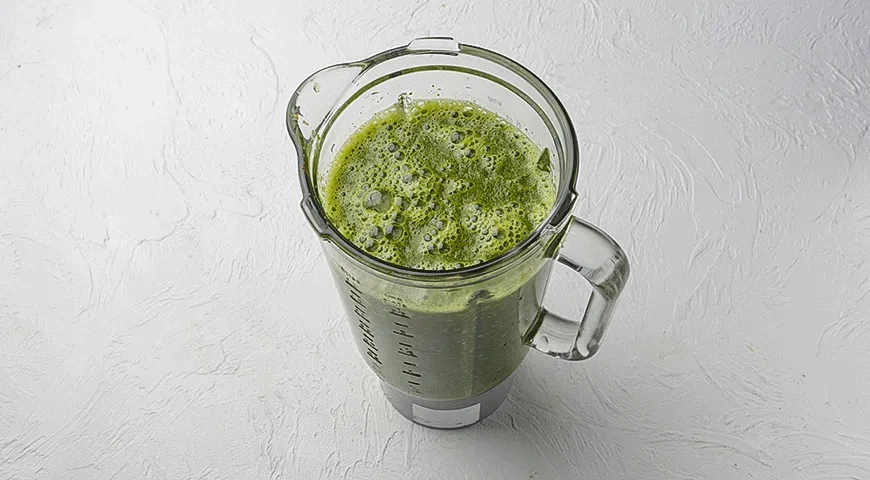 Смузи из огурца и зелени «Зеленая Мэри»: шаг 3