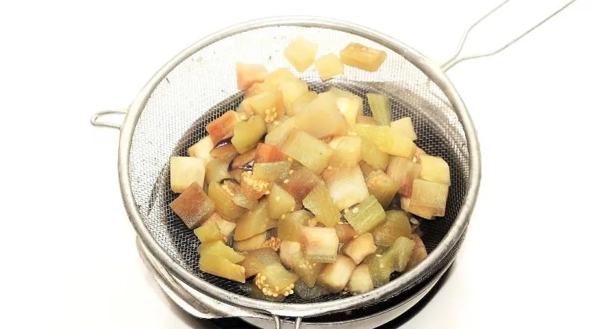 Сочные котлеты из баклажанов: шаг 3