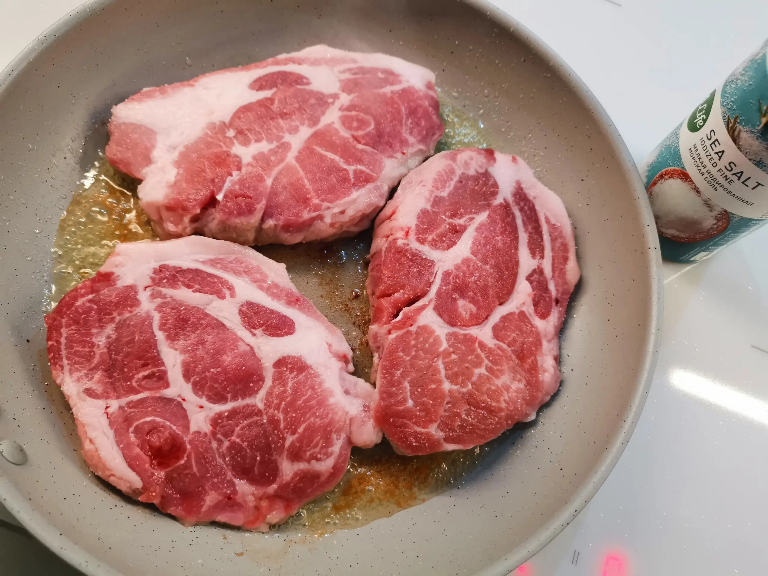 Шаг 3: Сочный стейк из свинины