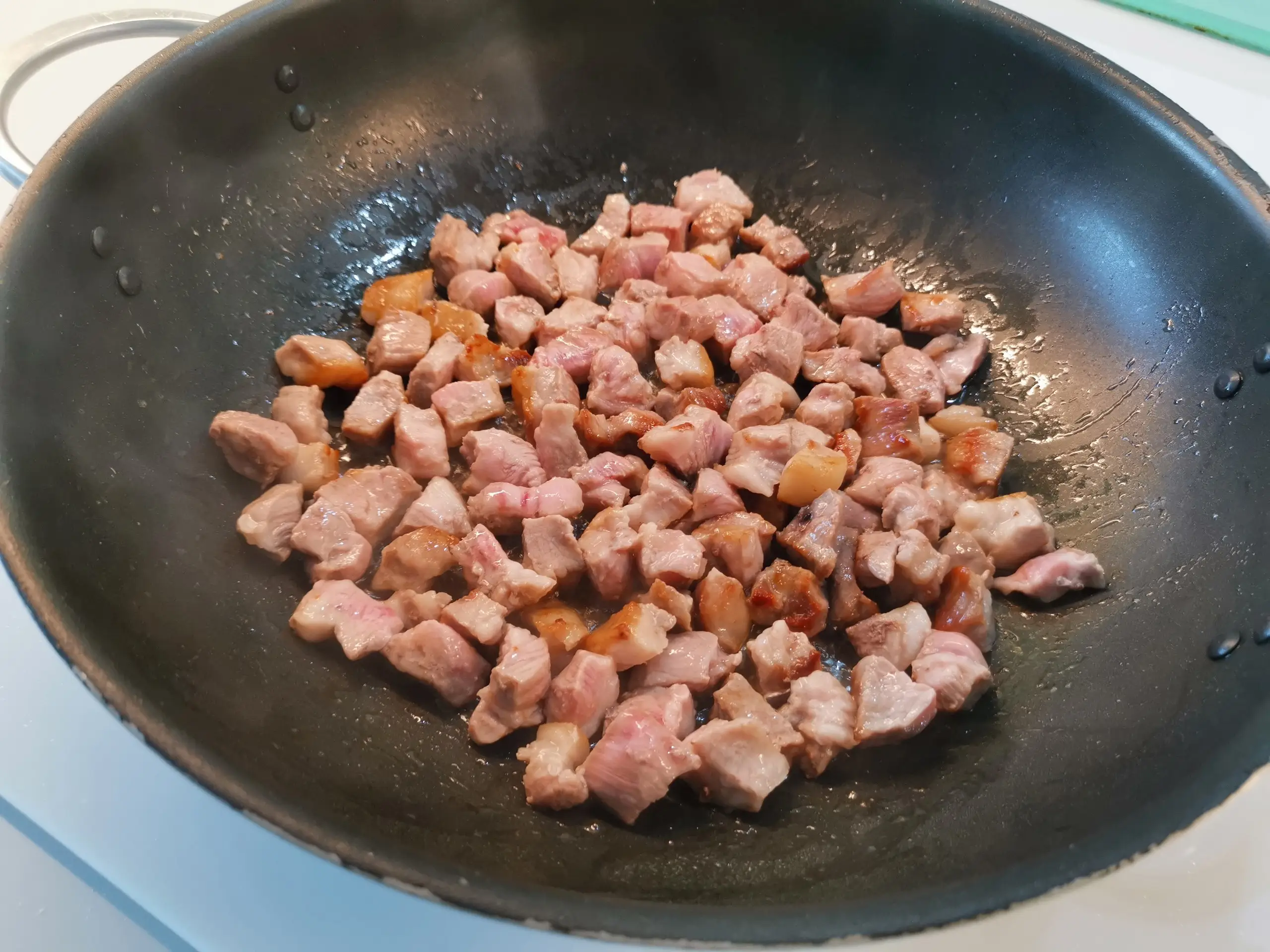 Шаг 3: Солянка со свининой