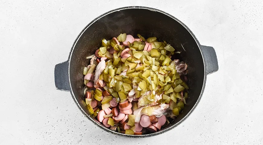 Солянка в казане: шаг 3