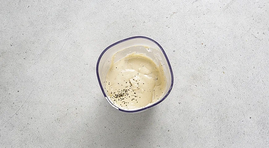 Соус для «Цезаря» из йогурта: шаг 3