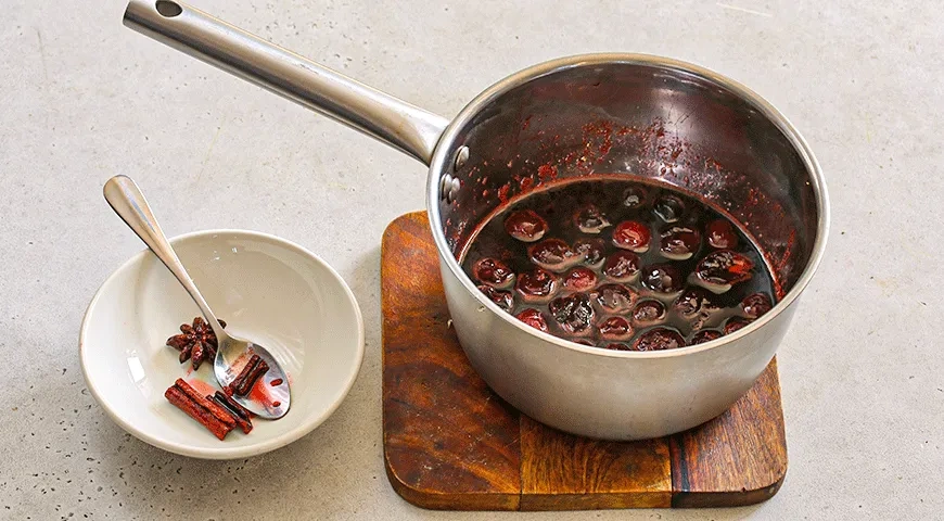 Соус из черешни к сырной тарелке: шаг 3