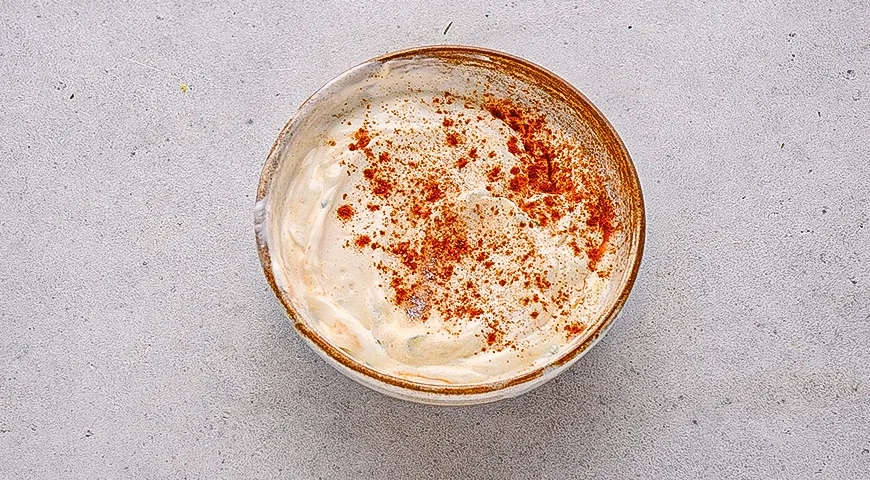 Соус из сметаны и майонеза с копченой паприкой: шаг 3