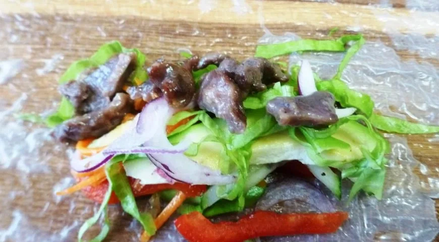 Спринг-роллы с авокадо и желудочками индейки: шаг 3