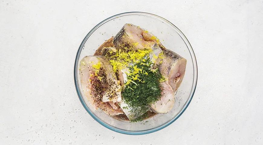 Судак с луком на сковороде: шаг 3