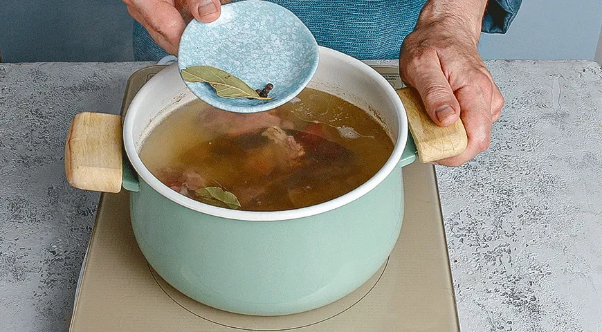 Суп гороховый с копченостями классический: шаг 3