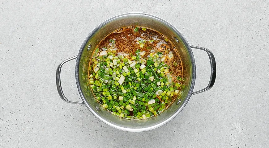 Суп с дамплингами и шпинатом: шаг 3