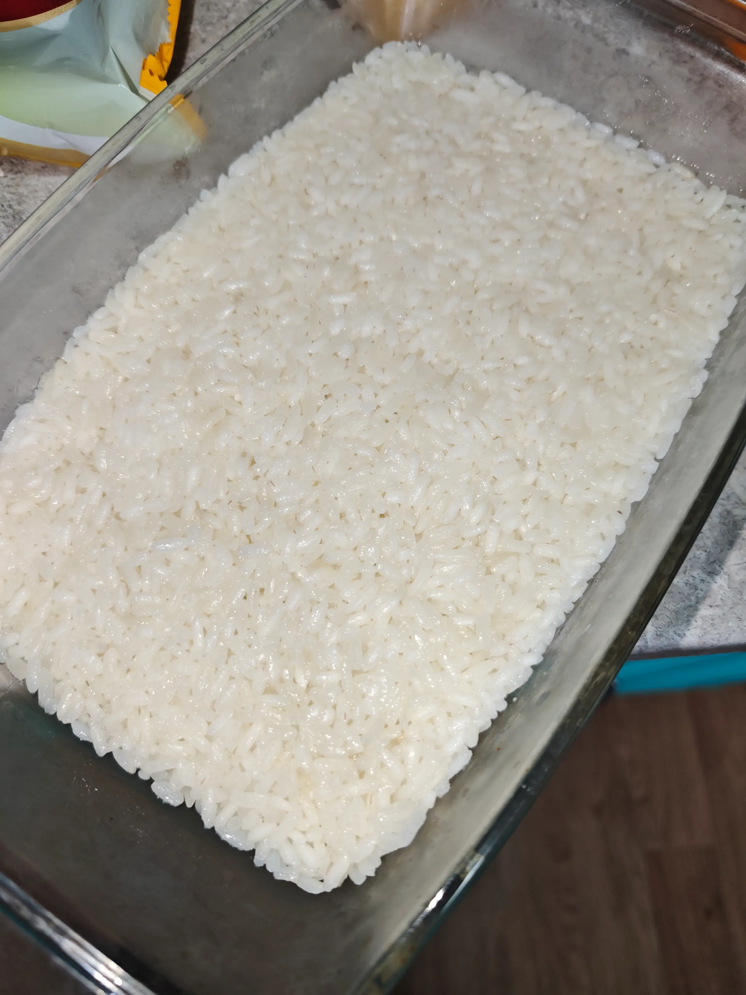 Суши торт с крабовыми палочками: шаг 3