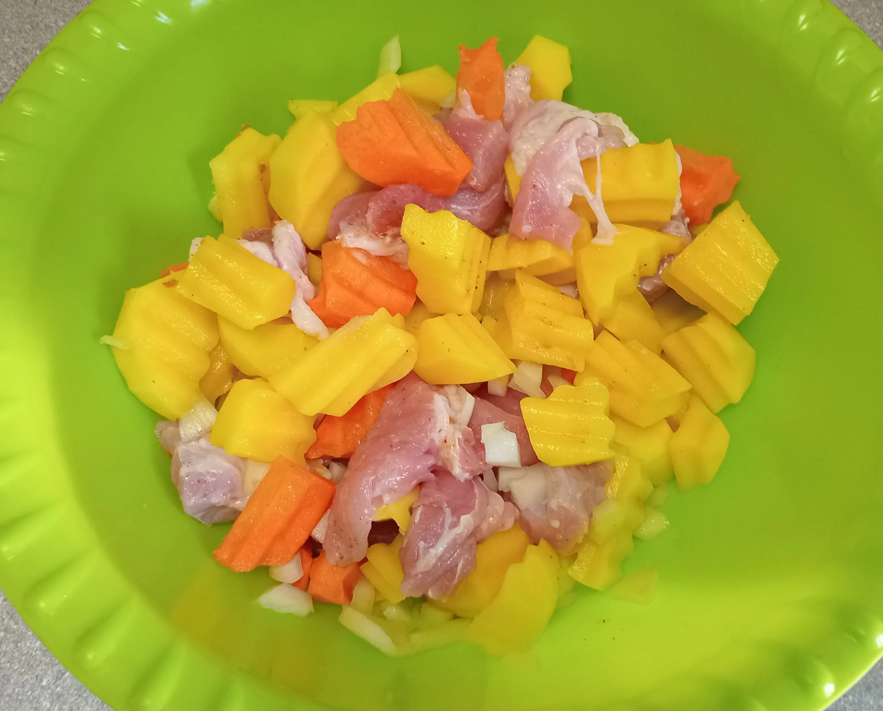 Свинина с картофелем в горшочках: шаг 3