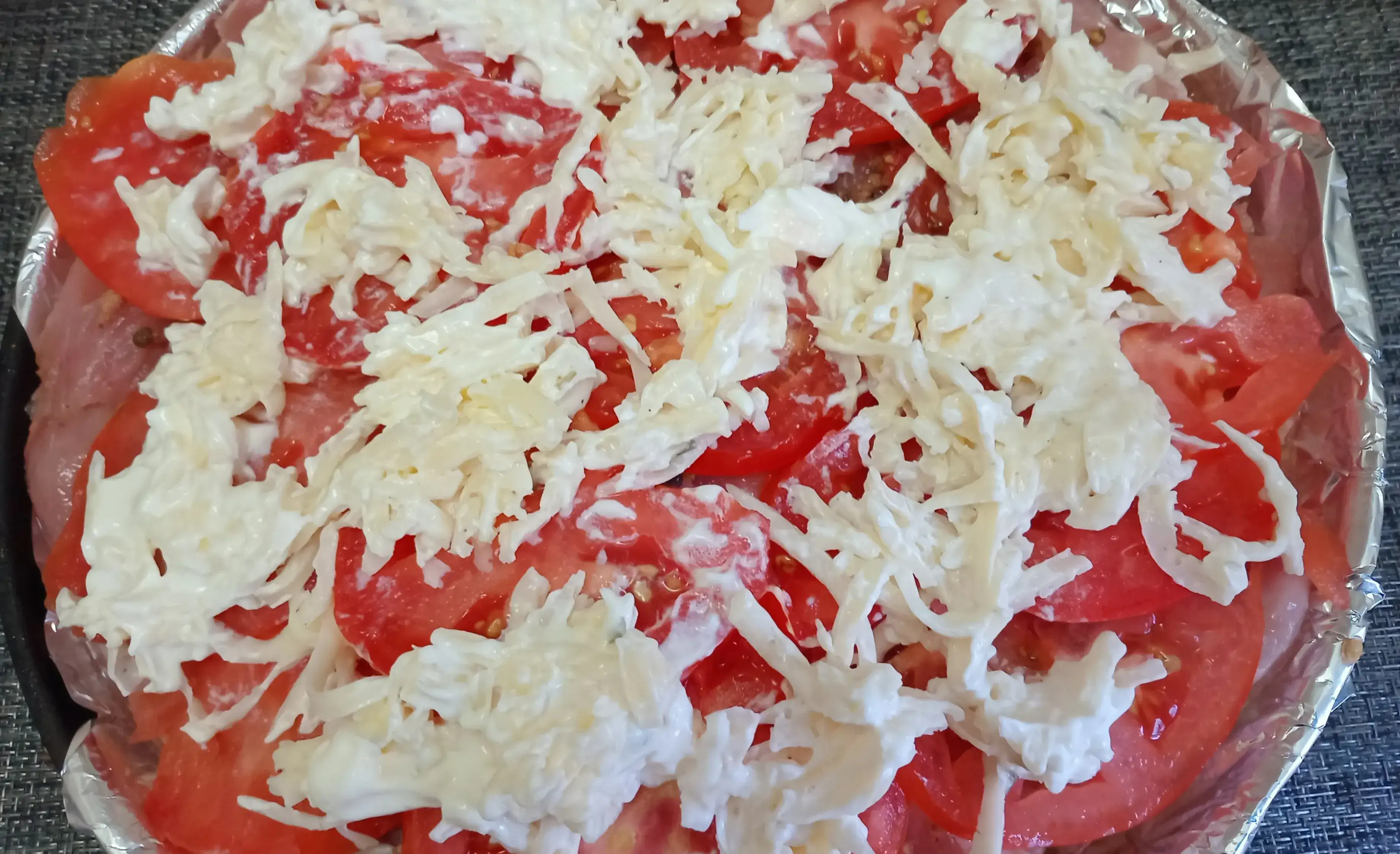 Свинина запечённая под помидорами: шаг 3