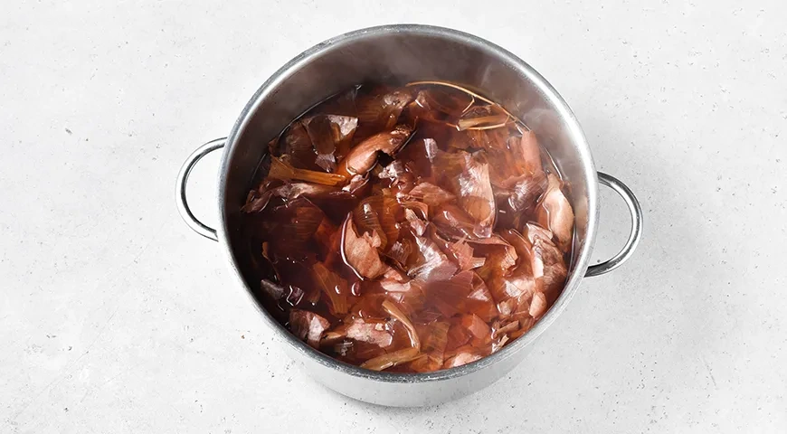 Свиные щечки в луковой шелухе: шаг 3