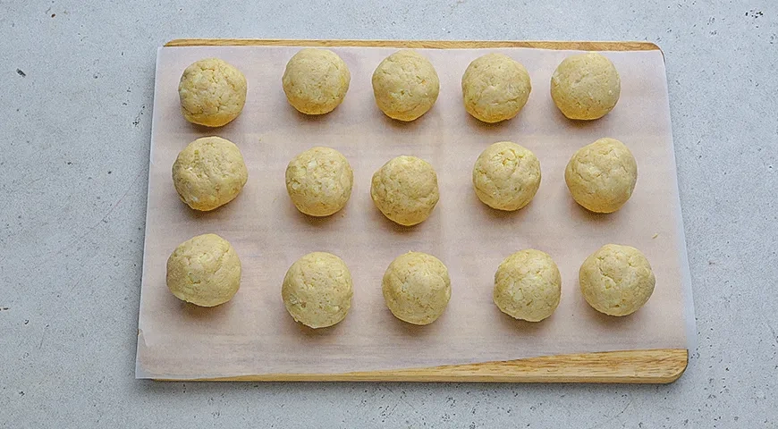 Сырный трюфель с ананасом в шоколаде: шаг 3