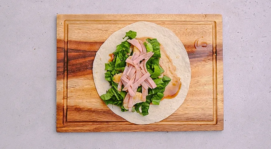 Тако с ветчиной, мандаринами и соусом терияки: шаг 3