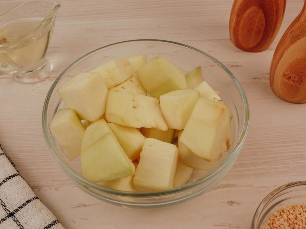 Шаг 3: Теплый салат с хрустящими баклажанами