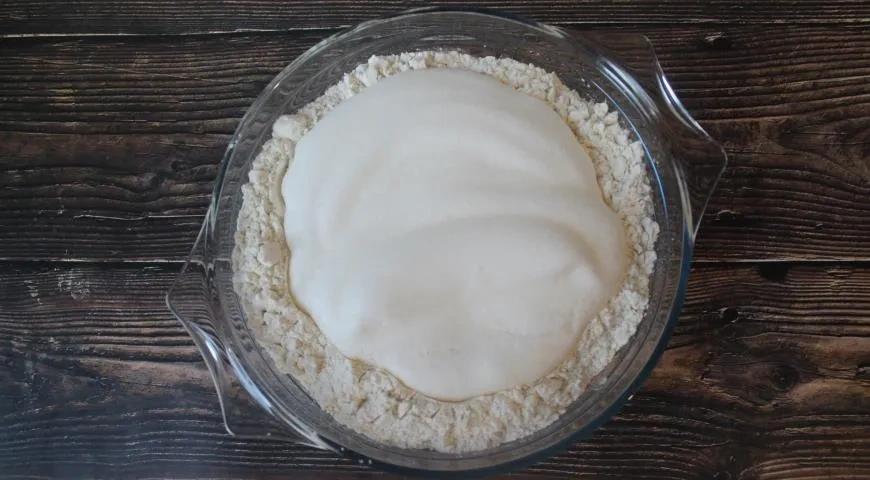 Тесто для чебуреков с минеральной водой: шаг 3