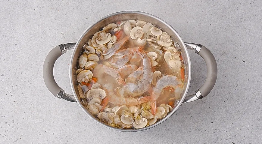 Том Кха с креветками и грибами: шаг 3