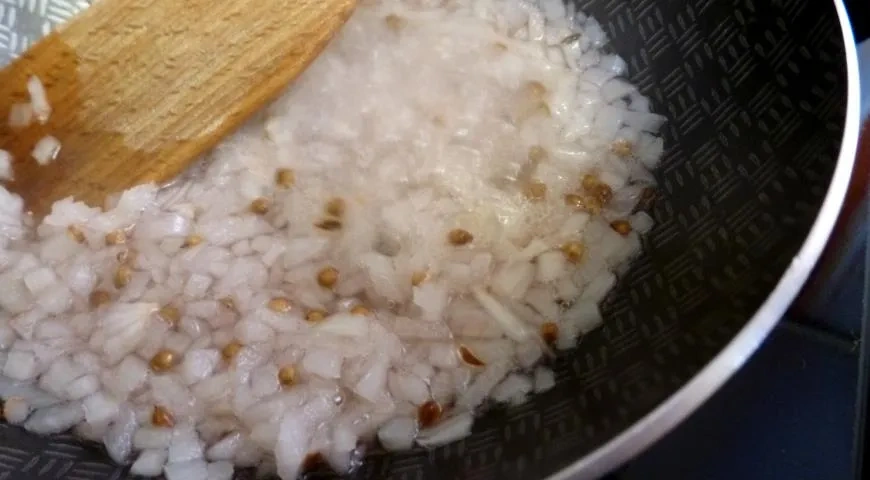 Томленая горбуша с клюквенным соусом: шаг 3