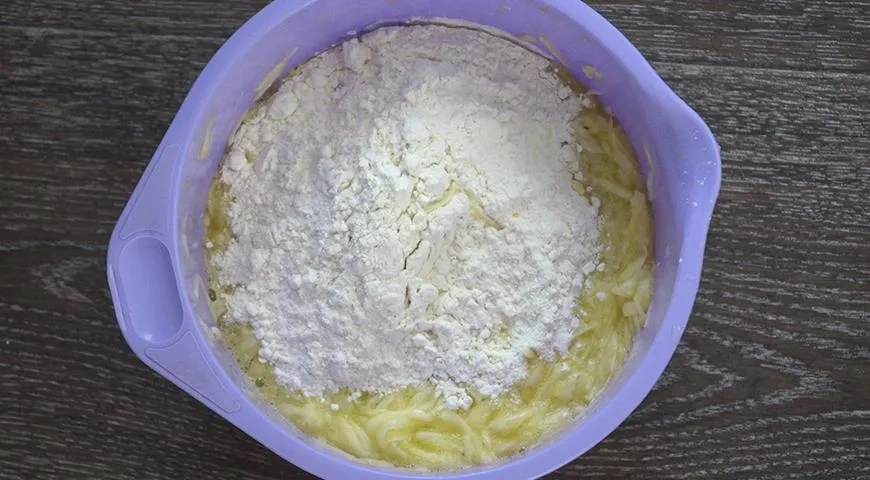 Торт из кабачков с сыром и помидорами: шаг 3