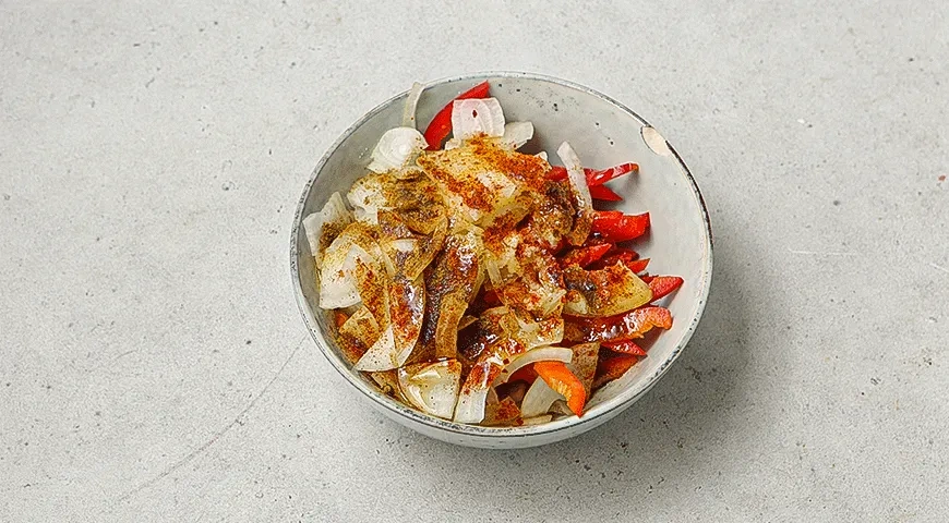 Тортилья с бататом, запеченным в духовке дольками: шаг 3