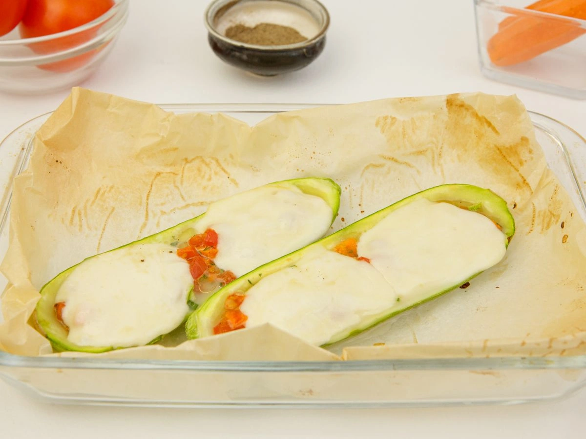 Шаг 3: Цукини запеченые с томатами и зеленью