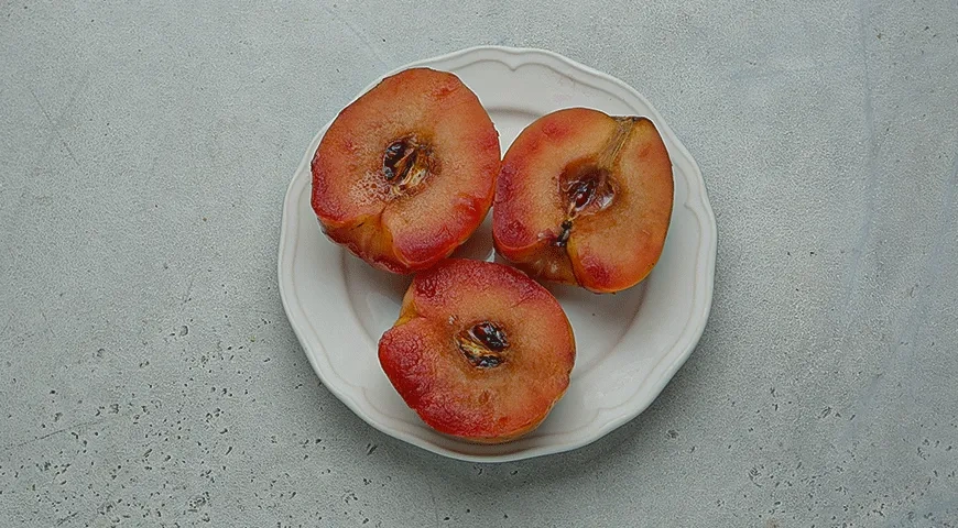 Турецкий десерт из айвы с орехами и каймаком: шаг 3