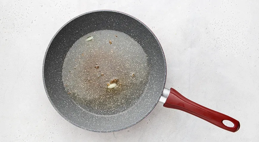 Тушеная картошка с тушенкой: шаг 3