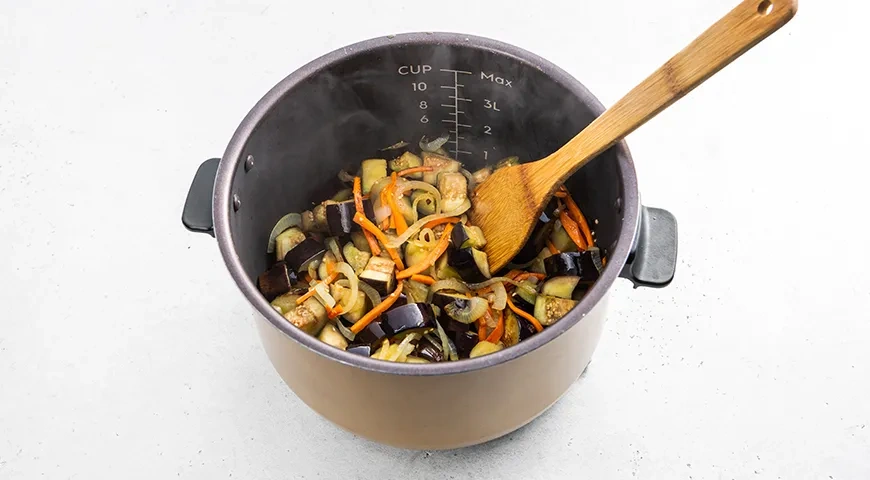 Тушенные баклажаны в мультиварке: шаг 3