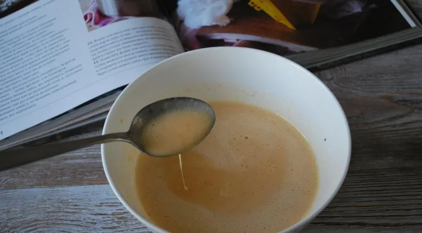 Творожная пасха с заварным кремом, миндалем и изюмом: шаг 3