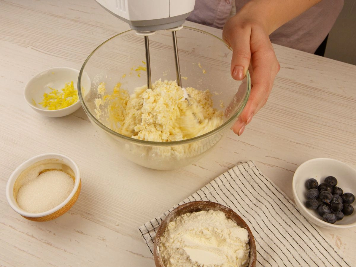 Шаг 3: Творожная запеканка с голубикой