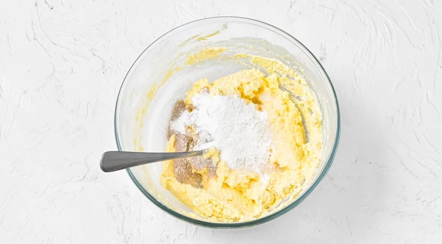 Творожная запеканка с кукурузной мукой: шаг 3