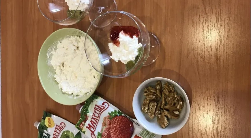 Творожный десерт с джемом Махеевъ к 8 марта: шаг 3