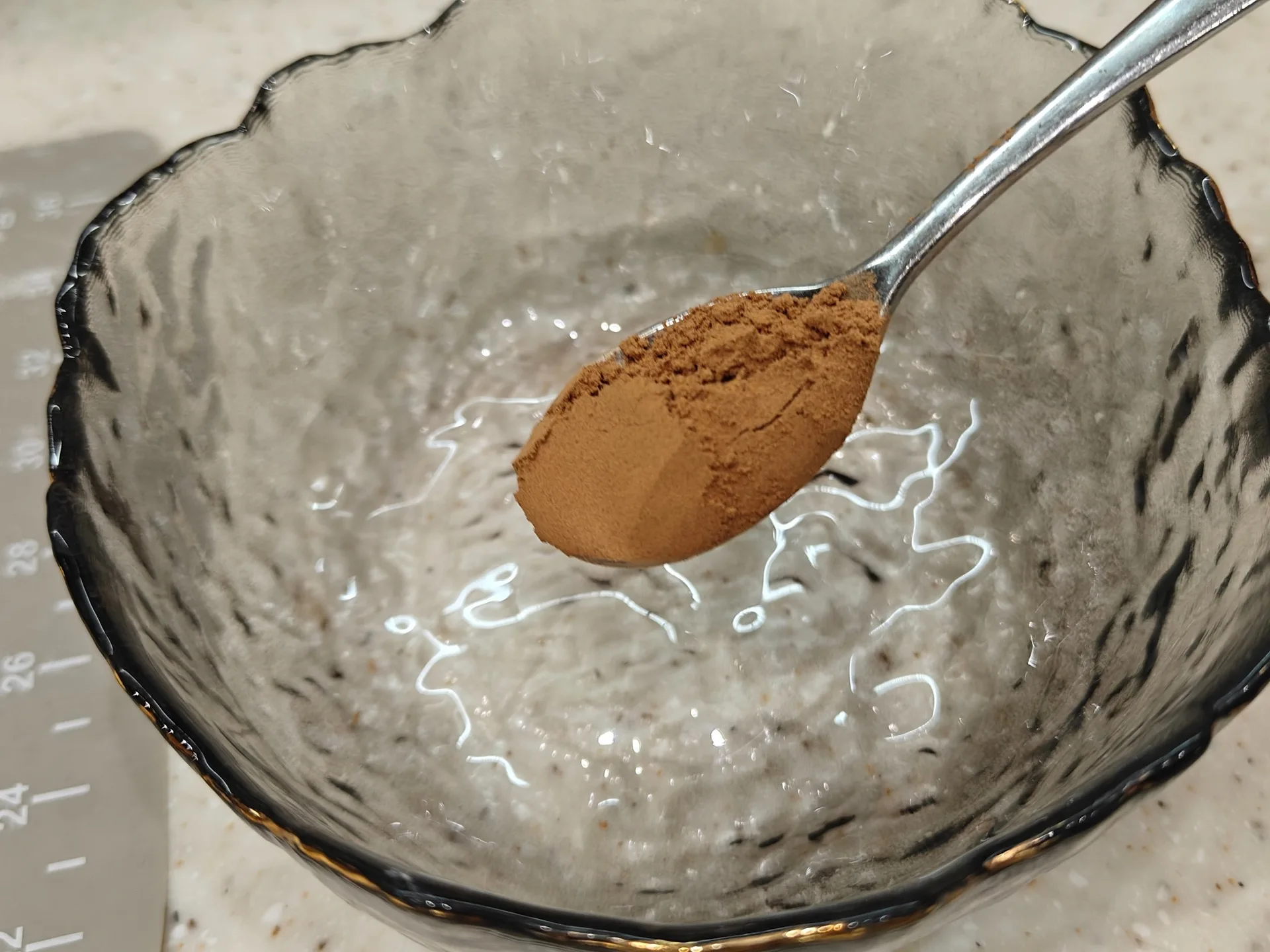 Шаг 3: Ушки с сахаром и корицей из слоеного теста