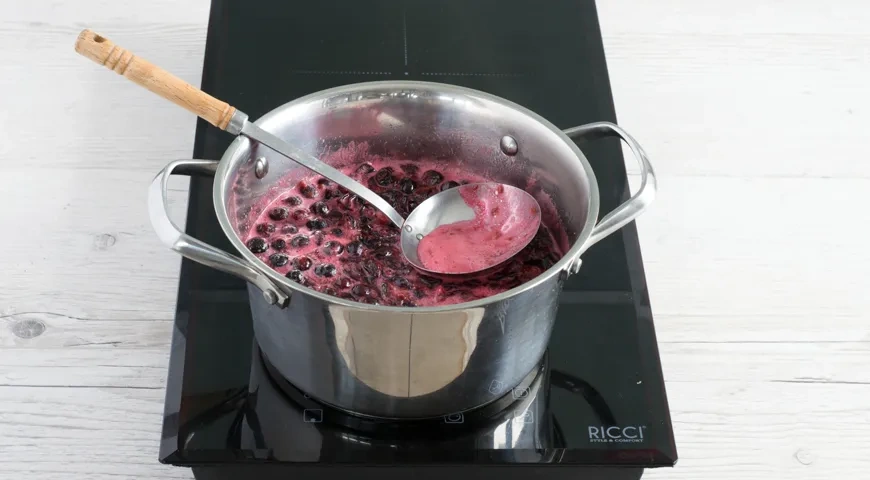 Варенье из черной смородины на зиму: шаг 3