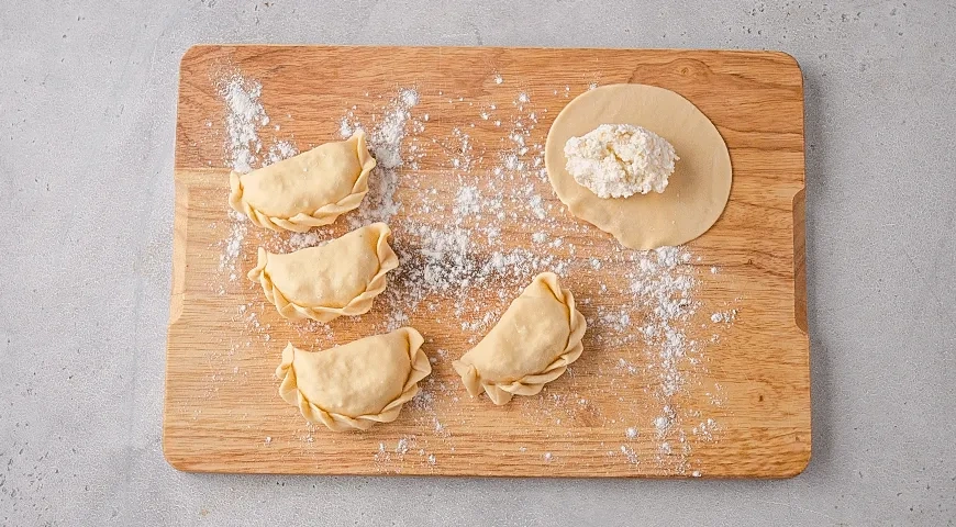 Вареники с творогом и сыром: шаг 3