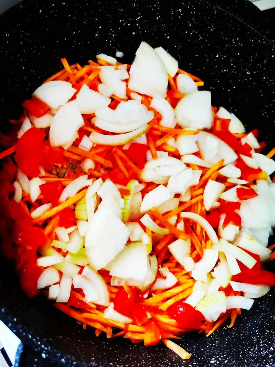 Горячие роллы из теста с фаршем: шаг 3