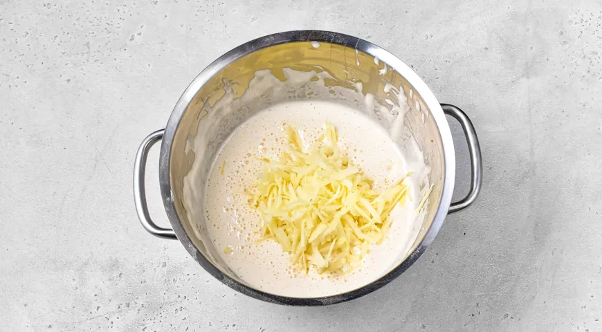 Яблочные блины: шаг 3