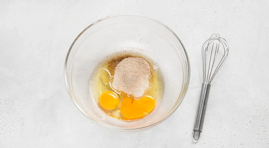 Яблочный пирог на сковороде: шаг 3