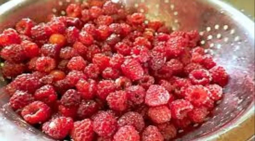 Яблочный пирог с малиной, кардамоном и миндалем: шаг 3