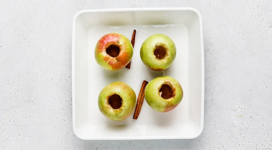 Яблоки с медом в духовке: шаг 3