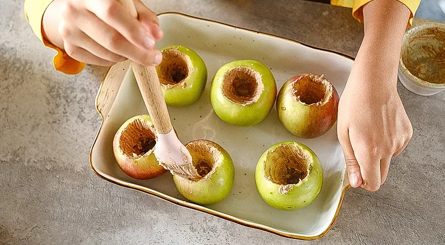 Яблоки, запеченные с творожным сыром: шаг 3