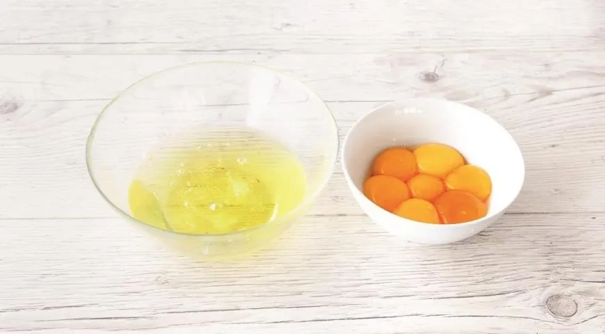 Яичница с сосисками и фасолью: шаг 3