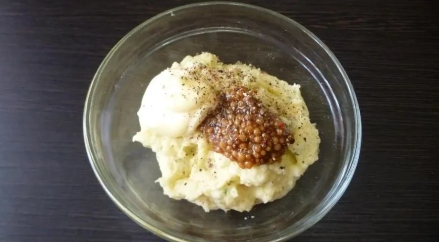 Яйца, фаршированные пикантным яблочным пюре: шаг 3