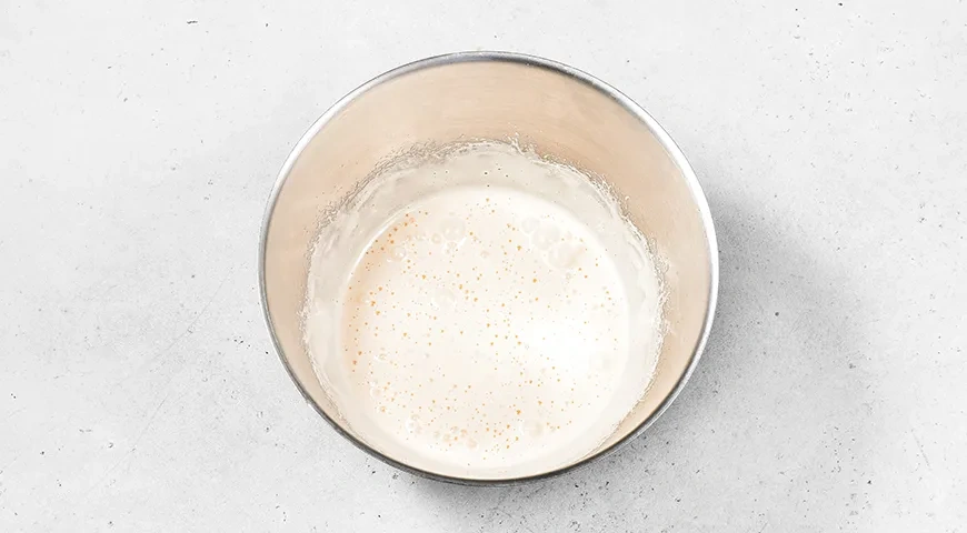 Заливной пирог на кефире с яблоками: шаг 3