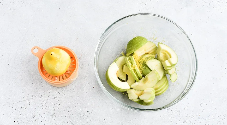 Заливной яблочный пирог: шаг 3