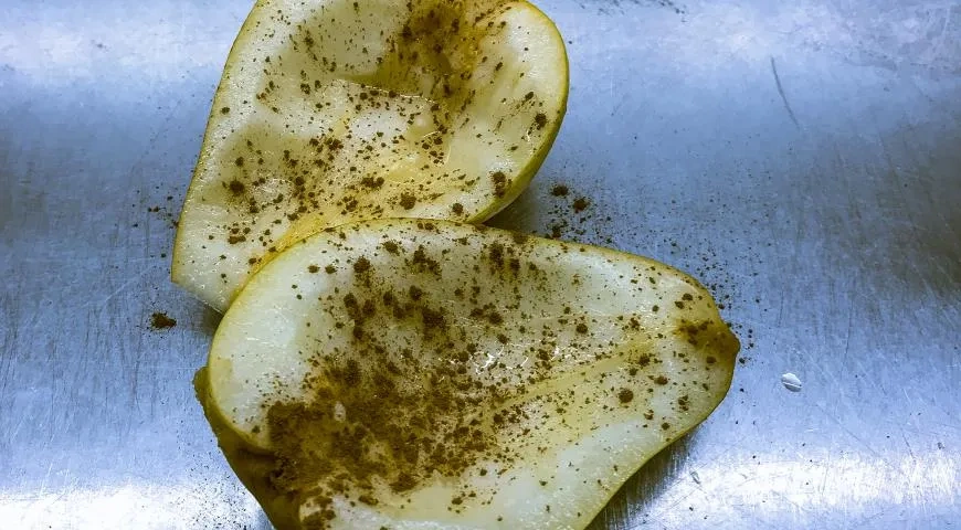 Запеченная груша с орехами и сыром маскарпоне: шаг 3