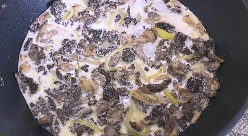 Запеченная картошка с грибами (строчки и сморчки): шаг 3