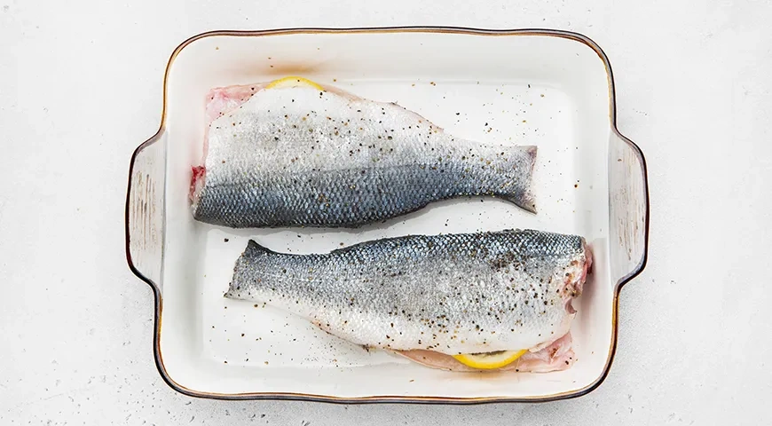 Запеченный жерех с картошкой и луком: шаг 3