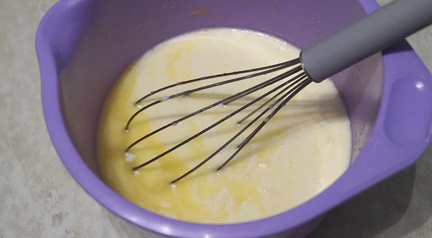 Заварные блины на молоке: шаг 3