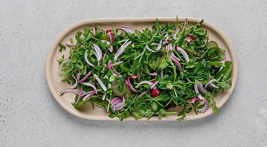 Зеленый салат с фрикадельками и брынзой: шаг 3